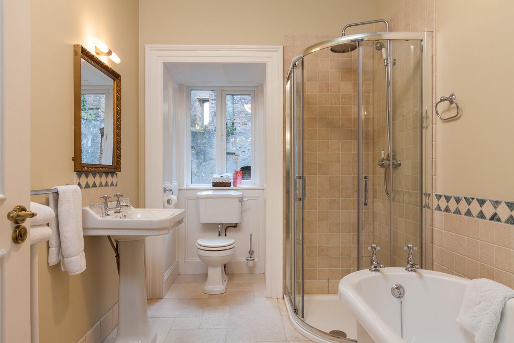 Wilton Castle Apartment Енискорти Екстериор снимка